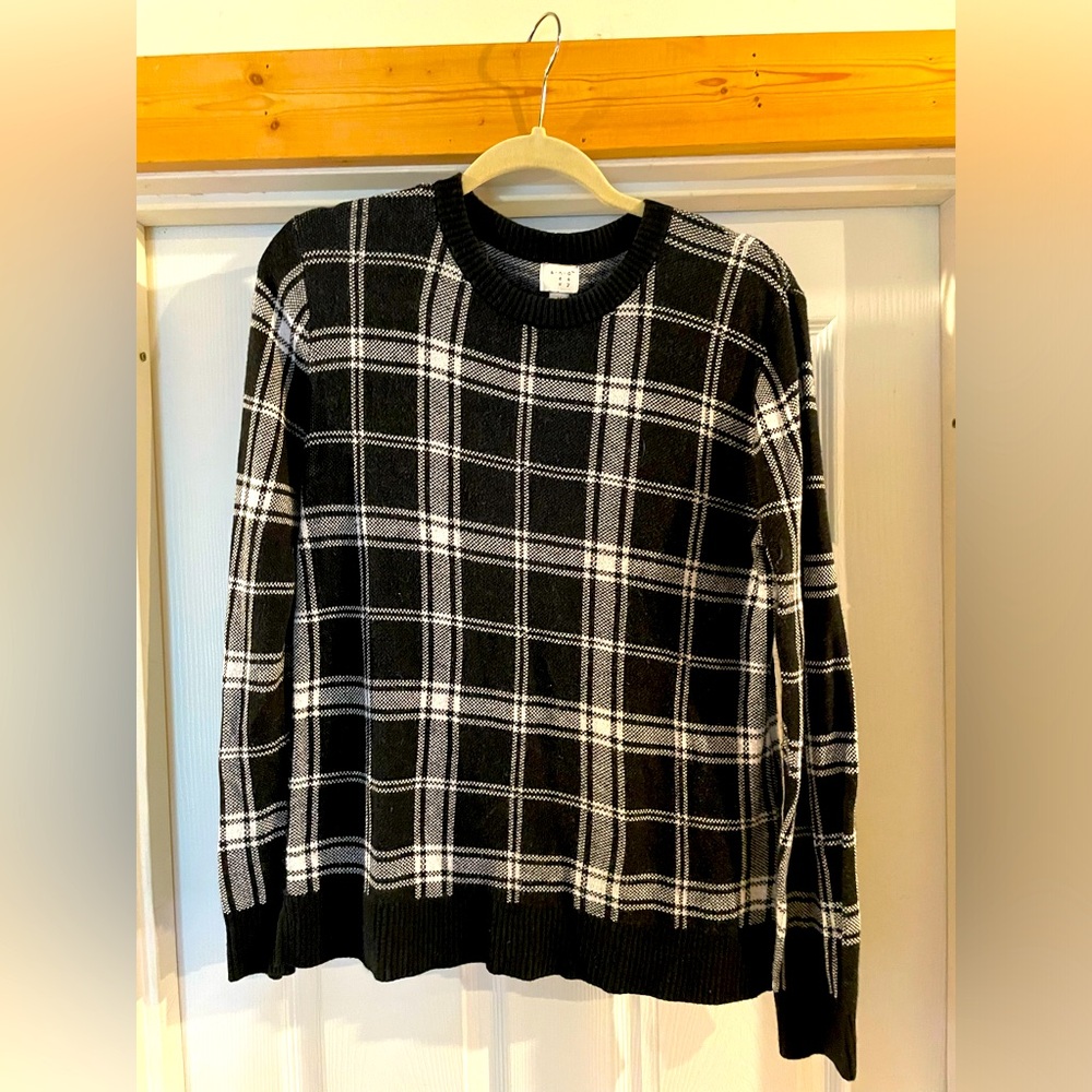 Black and White Plaid Sweater Medium